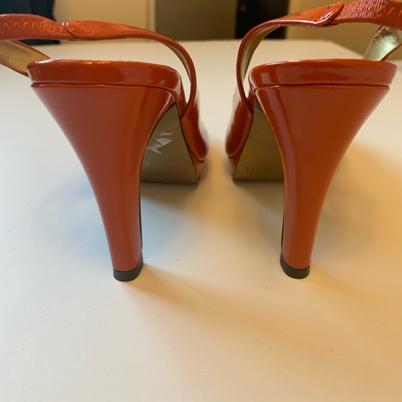 Tahari Si Senor Orange Patent Leather Sling Back Pumps Size 6 - Picture 5 of 12